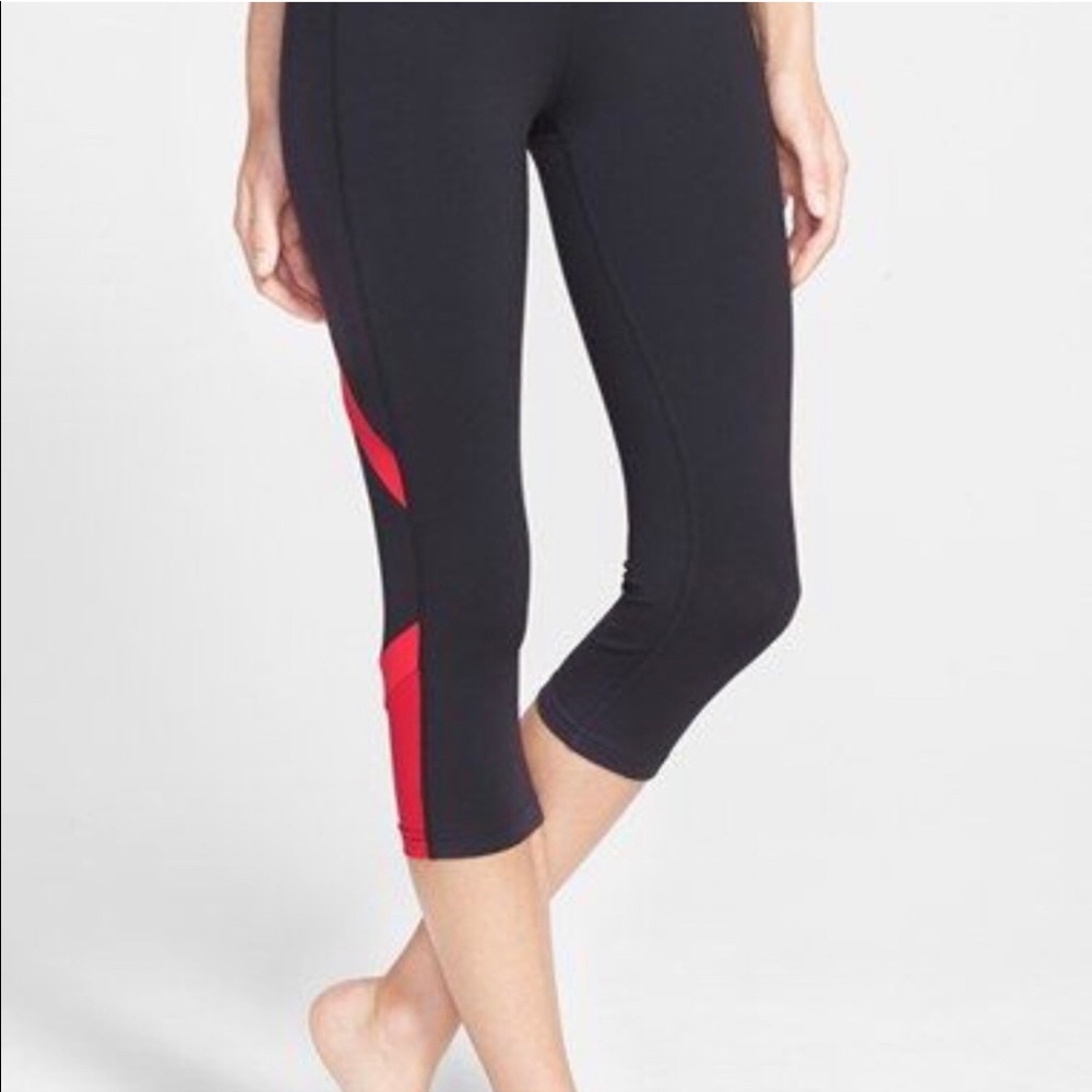 ALO Yoga Capri Leggings - Picture 2 of 9